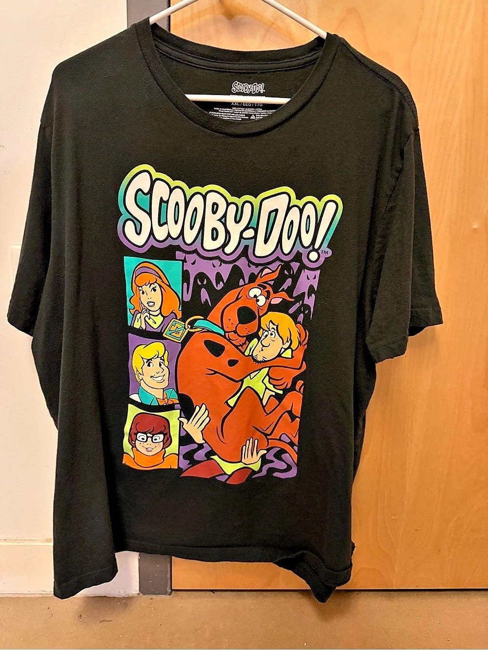 Scooby-Doo Mystery Gang Group Shot Graphic T-Shirt Black